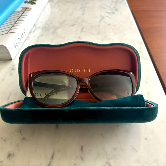 Gucci Havana Sunglasses with case - Picture 1 of 8